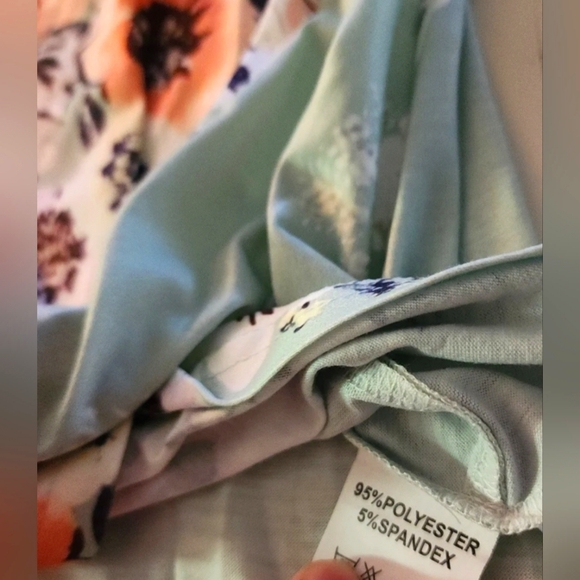 Mint Green Floral Short Sleeve Round Neck Blouse, Small Flowery Shirt - Picture 5 of 6